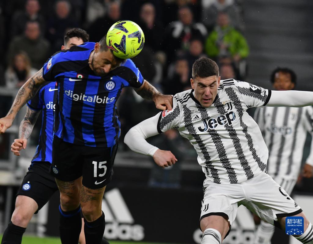 李鸿其获奖感谢妻子王紫璇，两人现场落泪