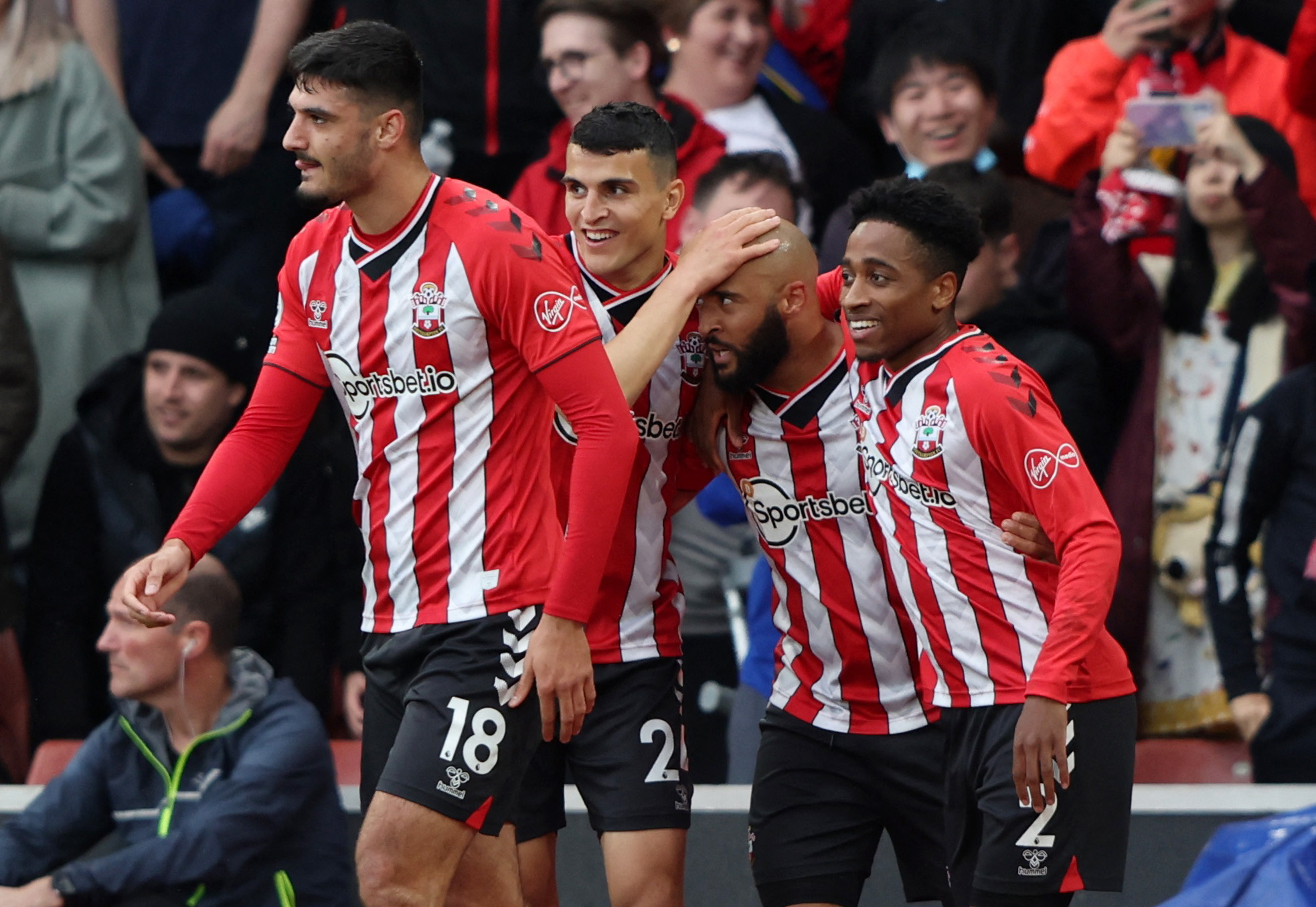 小瓦格纳狂轰32分，命中率超5成，魔术一分险胜热火