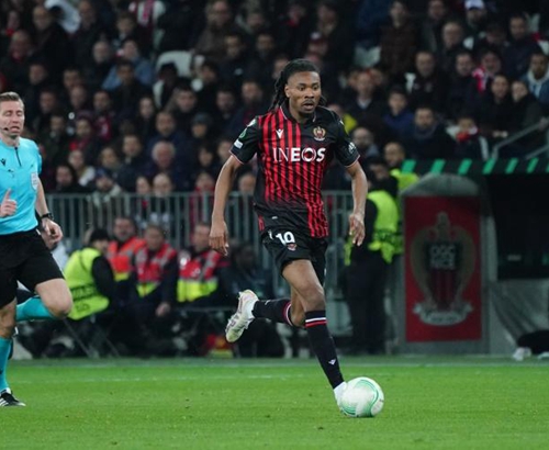 李玮洒成为首位获OPBF金腰带的中国女子拳手，多次在国际赛场取得胜利，正式转型为职业拳击选手。